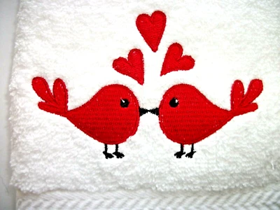 TOALLA DE MANO BLANCA BORDADA DISEÑO PÁJAROS AMOR SAN VALENTÍN Foto 1 de 4
