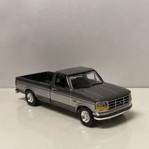 1992 92 Ford F-250 Collectible 1/64 Scale Diecast Diorama Model - Picture 1 of 4