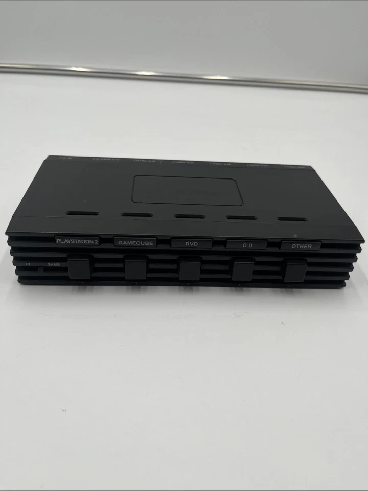 Pelican Accessories PL-625 Universal 4-Way AV & S-Video Game Switch Box - Image 1 of 4