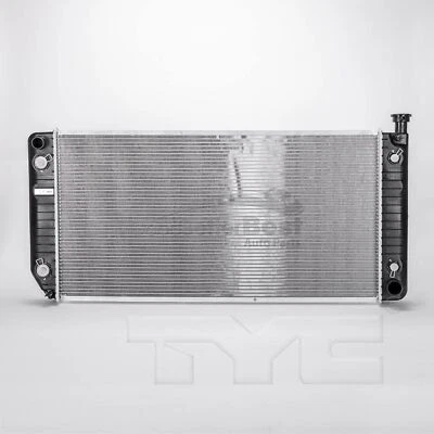 Un radiador nuevo TYC 1693 52481442 para Chevrolet GMC Foto 1 de 4
