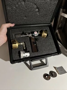 Llave hidráulica y herramienta TT-250 llave dinamométrica neumática y medidor en estuche - Imagen 1 de 12
