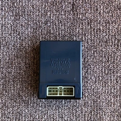 Módulo de control de puerta de ventana eléctrica Toyota 4Runner 1989-1991 Foto 1 de 3