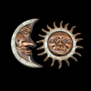 2 Vintage Messing Himmlische Sonne und Mond Wandtafeln mit Perlmutt Intarsien Indien - Bild 1 von 14