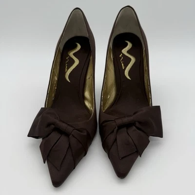 Zapatos de tacón de aguja Nina marrón satinado con lazo en punta talla 8M - Elegantes Foto 1 de 4