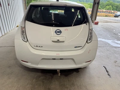 Puerta levadiza tapa maletero trasero Nissan LEAF 13-17 CON CÁMARA TRASERA BLANCO GLACIAR QAK Foto 1 de 4