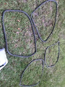 03-2009 Mercedes-Benz W211 E63 AMG door weather seal gasket E350 E550 E500 E320 - Picture 1 of 3