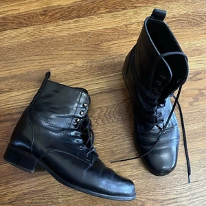 Santana Canada Women’s Boots Booties 9 Black Leather Prairie Grunge Witchy - Picture 1 of 12