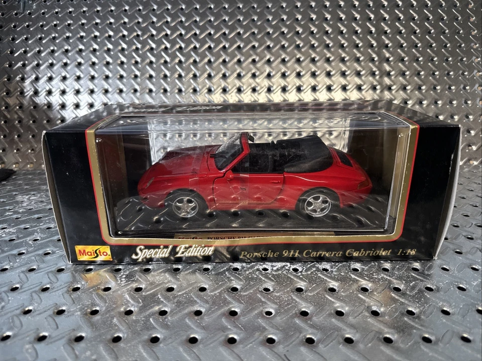 Maisto 1994 Porsche 911 Carrera Cabriolet 1:18 Diecast Car