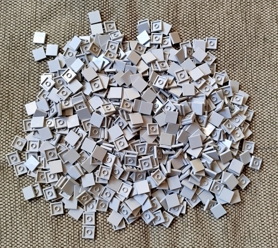 !!! LEGO - Ca. 850 Stück Deckplatte / Fliese / Tile 2x2 - Hellgrau - Lesen !!! - Bild 1 von 1