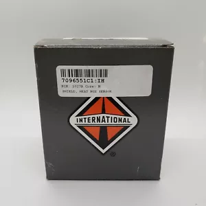 Genuine International OEM NoX Sensor Heat Shield, P/N 7096551C1 New in Box - Foto 1 di 6