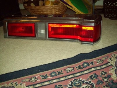 Oldsmobile Delta Royale 1978 1979 88 luz trasera de parada carcasa lateral derecha Foto 1 de 4