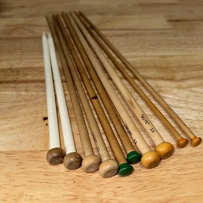 Lote 5 pares de agujas de tejer de madera surtidas principalmente Boye Bates 11 - 13 - 14 Foto 1 de 4