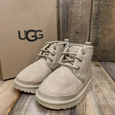 BOTA UGG NIÑO NEUMEL II MOSTAZA SEMILLA GAMUZA PIEL DE OVEJA FORRADA LANA EE. UU. 9 UE 26 Foto 1 de 4