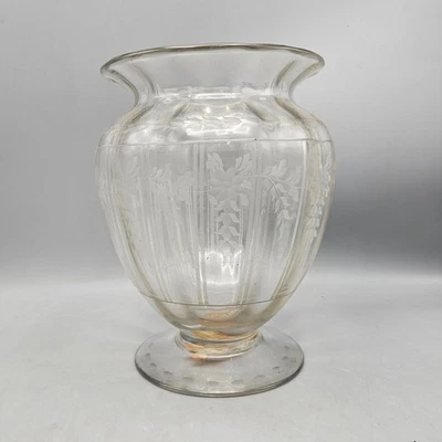 Jarrón antiguo ABP H. P. Sinclaire con patas de vidrio grabado Foto 1 de 4