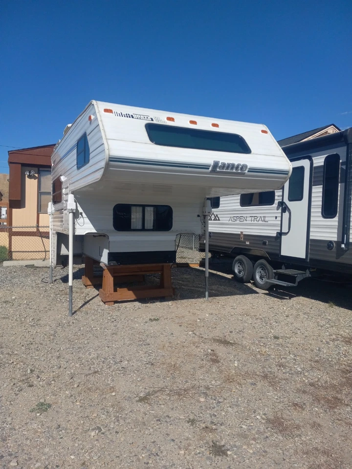 Lance slide in truck camper - Image 1 of 4