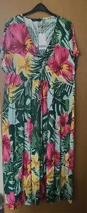 YOURS Curve Green Tropical Floral Print Wrap Dress Size 26-28. - Picture 1 of 2