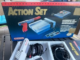 1988 Nintendo Entertainment System NES Action Set w/ Box Console Gray Zapper CIB
