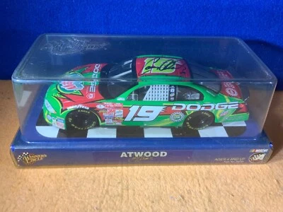 J9-81 CASEY ATWOOD #19 MOUNTAIN DEW - AUTOGRAFIADO - 2000 DODGE R/T - AÑO NOVATO Foto 1 de 4