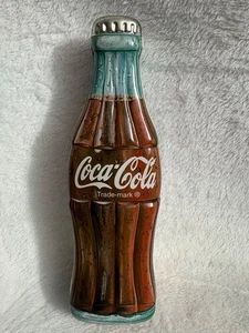LATTA COCA COLA GRANDE FORMATO A FORMA DI BOTTIGLIA DA COLLEZIONE RARA RITIRATA OTTIME CONDIZIONI - Foto 1 di 6