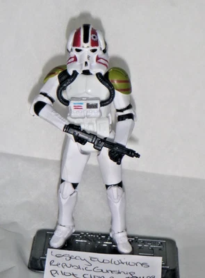 STAR WARS LEGACY COLLECTION EVOLUTIONS REPUBLIC GUNSHIP CLONE PILOT 2009 LOOSE - Image 1 of 4