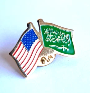 Arabia Saudita e Stati Uniti bandiere amicizia doppia bandiera incrociate babbotto spilla cappello - Foto 1 di 3
