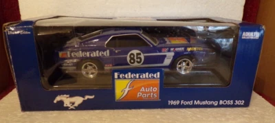 LOOK 2012 ERTL 1969 FORD MUSTANG BOSS 302 BANK WITH KEY DIE CAST DISPLAY - Image 1 of 4