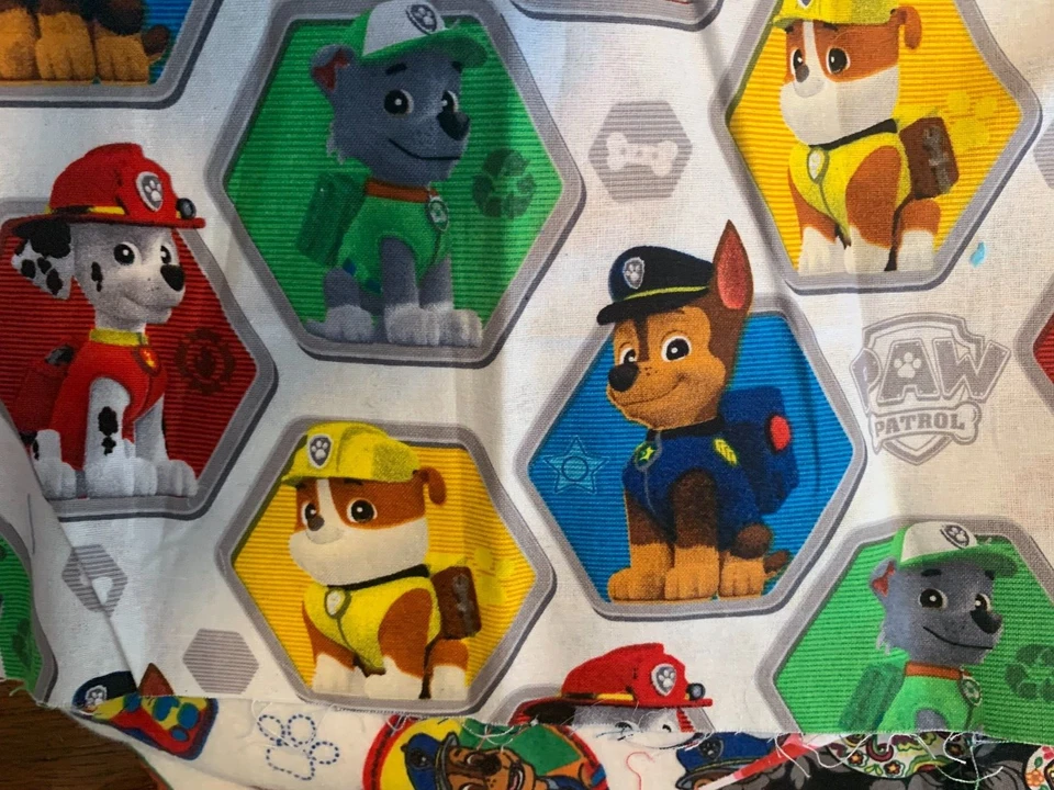 Chatarra Paw Patrol 6.5"x 21", tela de algodón, octavo de grasa, escombros, persecución, Zuma Foto 1 de 1