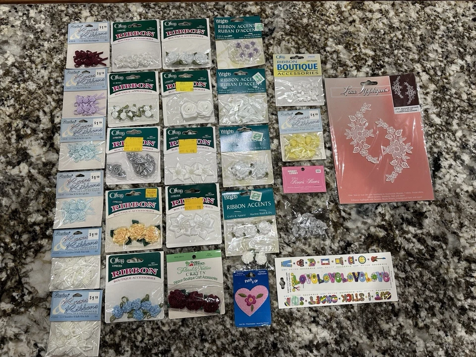 Gran Lote de Flores de Coser a Granel Colores Surtidos Formas y Tamaños Costura Artesanía Foto 1 de 4