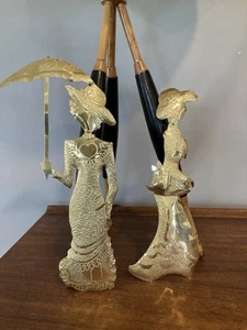 Juego de 2 colgantes de decoración de pared de hojalata estampada dorada vintage victoriana para damas Granny Chic - Imagen 1 de 8