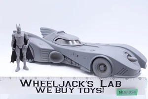 Batmobil mit Batman Resin Hardcopy Prototyp The Flash 89 DC Spin Master 2023 - Bild 1 von 9