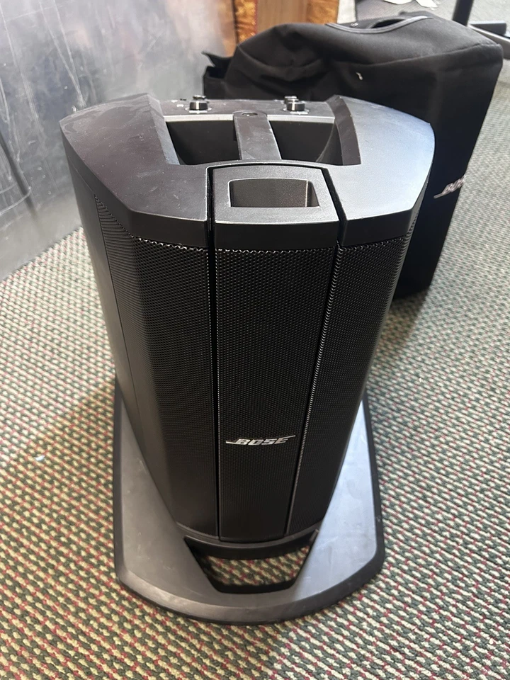 Módulo de soporte de alimentación compacto Bose L1 con mezclador y subwoofer integrados Foto 1 de 4