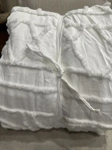 Pottery Barn CANDLEWICK Duvet Cover King California King/Cal king White - Picture 1 of 2