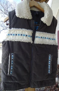 BB Dakota Weste Damen Weste Faux Sherpa Akzente Western Blumen Hippie Country Med - Bild 1 von 12