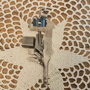 Genuine SINGER 160359 Multi Slotted BINDER FOOT Low Shank Attachment - Picture 1 of 6