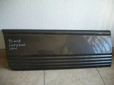 Moldura puerta delantera derecha D0535 Chrysler Town Country 1996 1997 1998 1999 2000  Foto 1 de 4