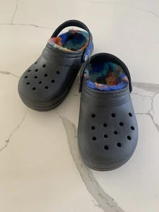 Crocs Unisex Child Classic Lined Spray Dye Clog Black/Multi Color Size Childs 13 - Picture 1 of 20