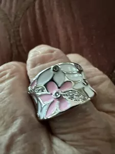Pink And White Floral Chic Design Ring In A Size 7 - Picture 1 of 6