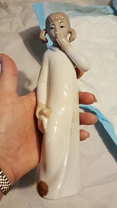 NIÑA DE PORCELANA FINA CASADES (ESTILO LLADRO) CON MUÑECA BEBÉ 8,5" DE ALTO, HECHA EN ESPAÑA - Imagen 1 de 5
