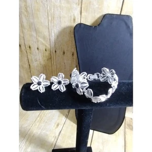 Vintage Sarah Coventry Argento Fiore Nero Gioielli Bracciale e Orecchini Clip-on (jb3) - Foto 1 di 7