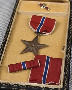 WWII? MEDALLA ESTRELLA DE BRONCE CON Pin de Solapa y Cinta en Caja de Presentación Segunda Guerra Mundial - Vietnam - Imagen 1 de 7