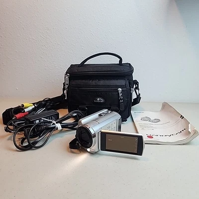 Sony DCR-SR68 Handycam Camcorder 80gb HDD 60x Optical Zoom Flip Screen Silver - Image 1 of 4