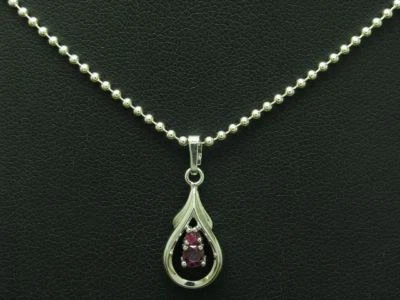925 Argento Sterling Collana Pendente Con Spinello Ricoperto / Vero / 39,6cm - Immagine 1 di 3