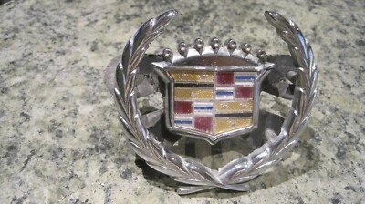 Cadillac 1994-1996 sedán Deville OEM parrilla delantera emblema cromo OEM Foto 1 de 4