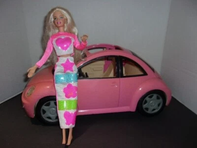 Mattel Barbie Volkswagen Escarabajo ROSA SUAVE con Muñeca Barbie Lote de 2  Foto 1 de 4