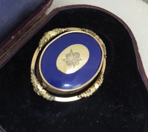 Broche de pelo de luto antiguo victoriano relleno de oro Pinchbeck esmalte azul cobalto - Imagen 1 de 5