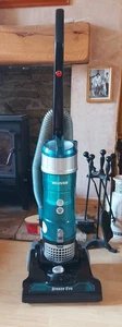 Hoover Breeze Evo Upright Vacuum Cleaner TH31BO02 Bagless good condition - Picture 1 of 8