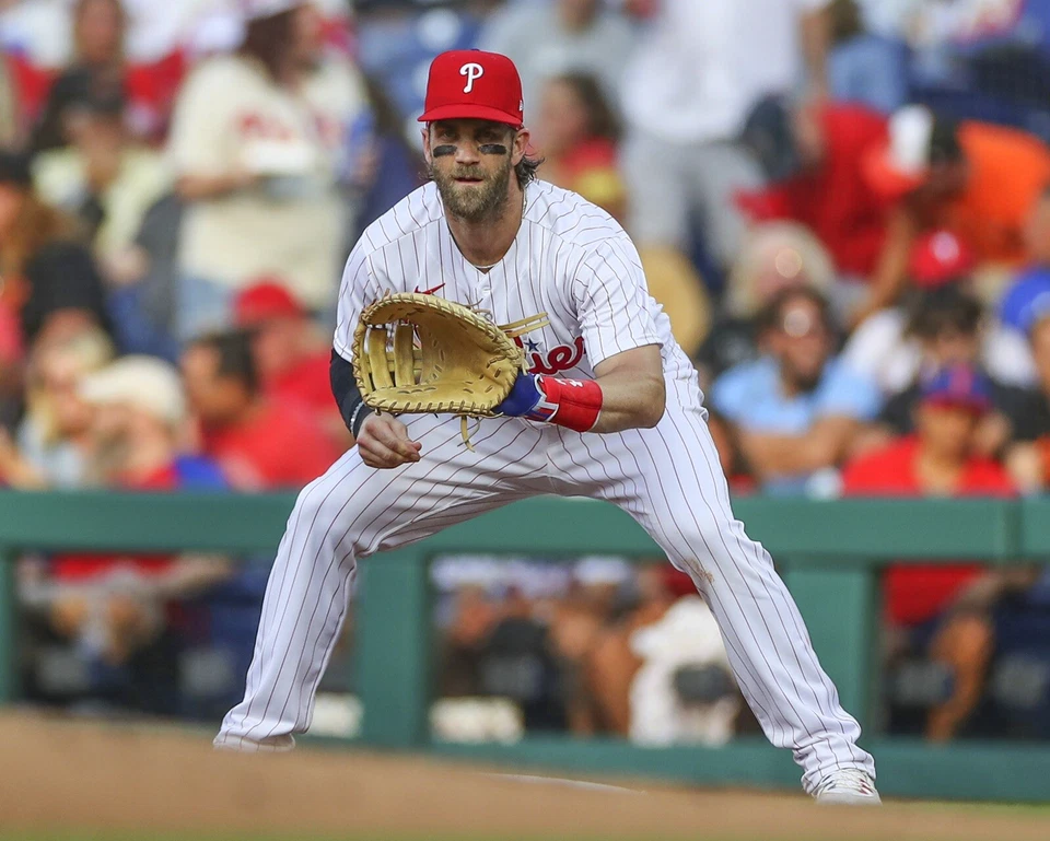 8x10 Photo BRYCE HARPER Philadelphia Phillies MVP All Star - Image 1 of 1