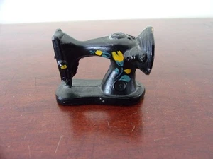 Vintage Cast Metal Salt Shaker Sewing Machine (Imperfect) - Picture 1 of 6