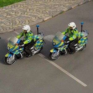 FG42 - Modern Motorcycle Police Figures (x2) unpainted OO scale - Picture 1 of 7