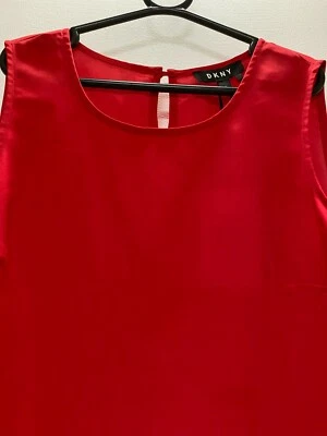 Top DKNY Rojo Sin Mangas XS NUEVO CON ETIQUETAS Cierre Trasero Botón Poliéster Foto 1 de 4
